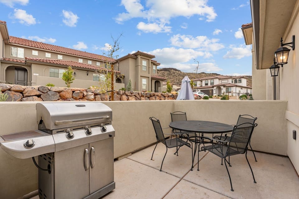 Townhome, 3 Bedrooms | Outdoor dining