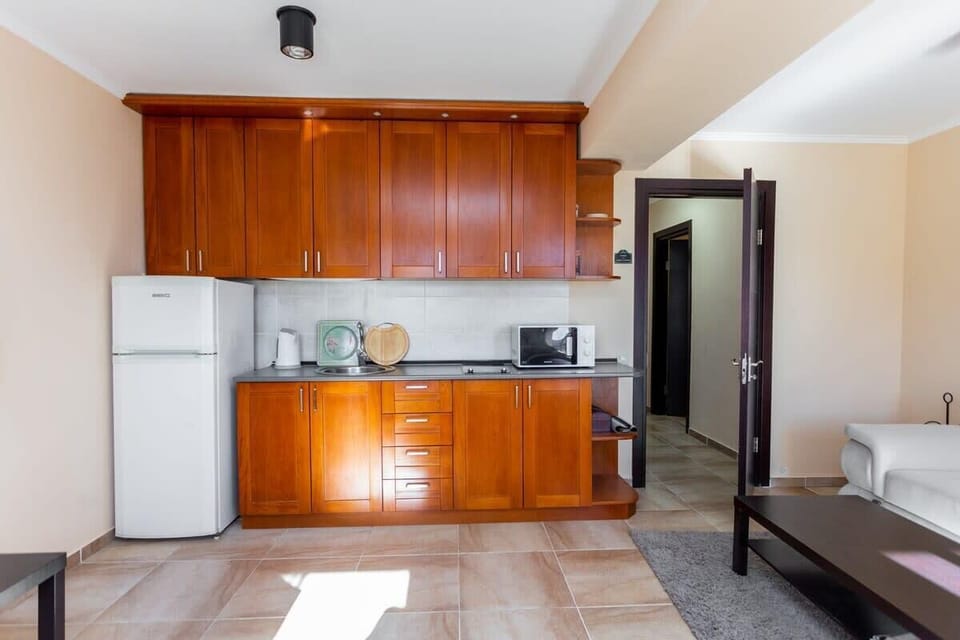 Wood countertops complement the rest of the apartment’s wooden furniture.