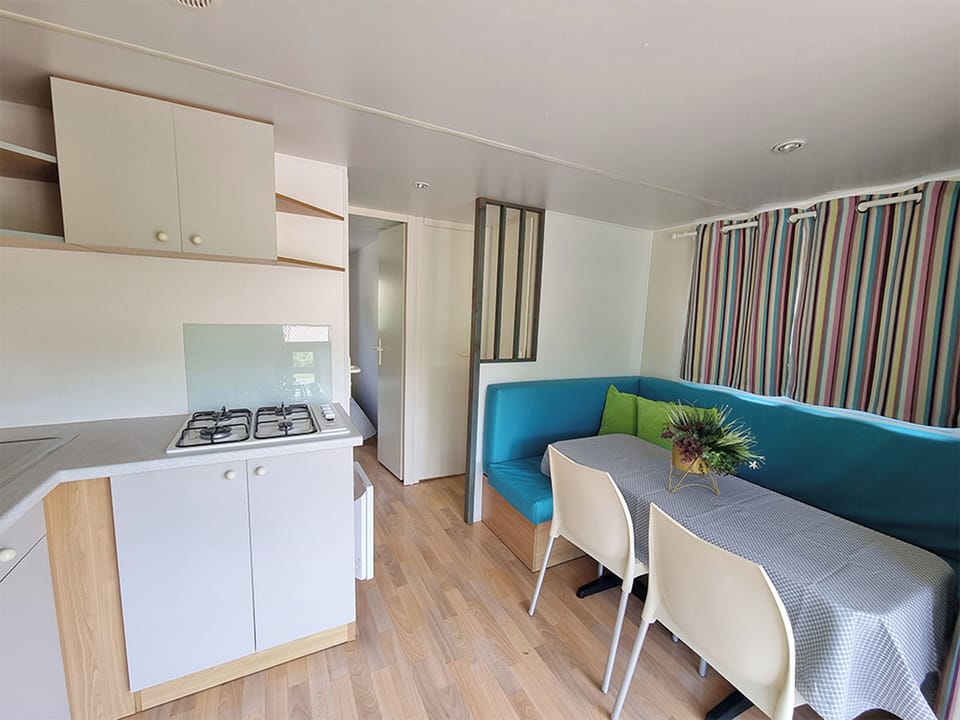 Comfort Cabin, Mountain View | Living area | TV
