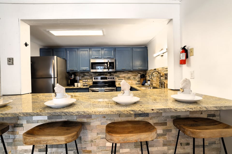 No shortage of counter space!  Additional seating at the counter as well 