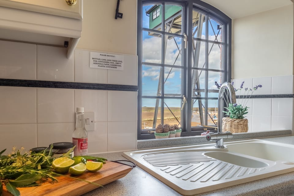 First floor: You'll be fighting over who gets to do the washing up!
