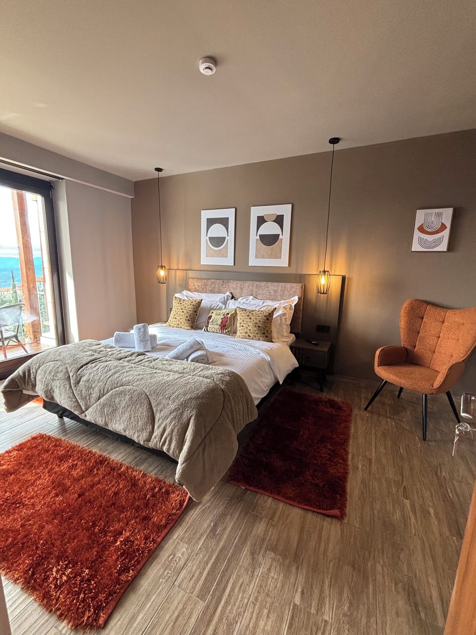 Superior Suite, Balcony | In-room safe, laptop workspace, blackout drapes, soundproofing