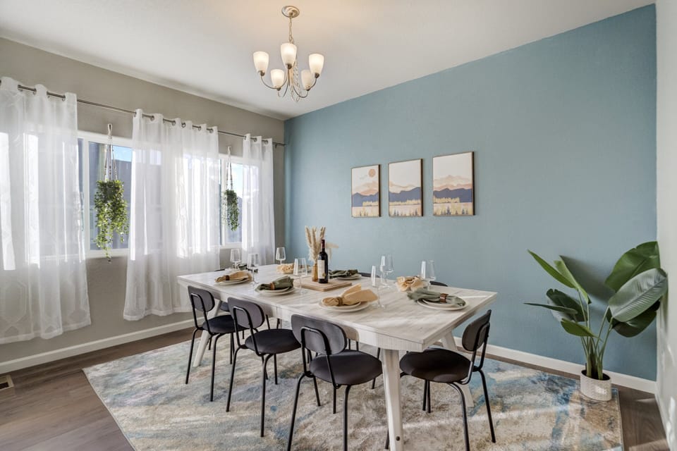 The dining area seats 7 comfortably