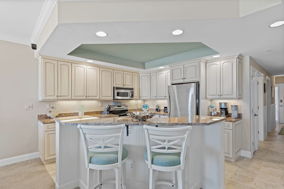 Grab a quick bite to eat at the Breakfast Bar before hitting the Beach!