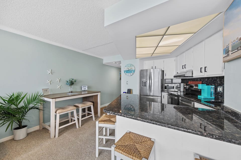 Grab a quick bite before heading to the Beach.