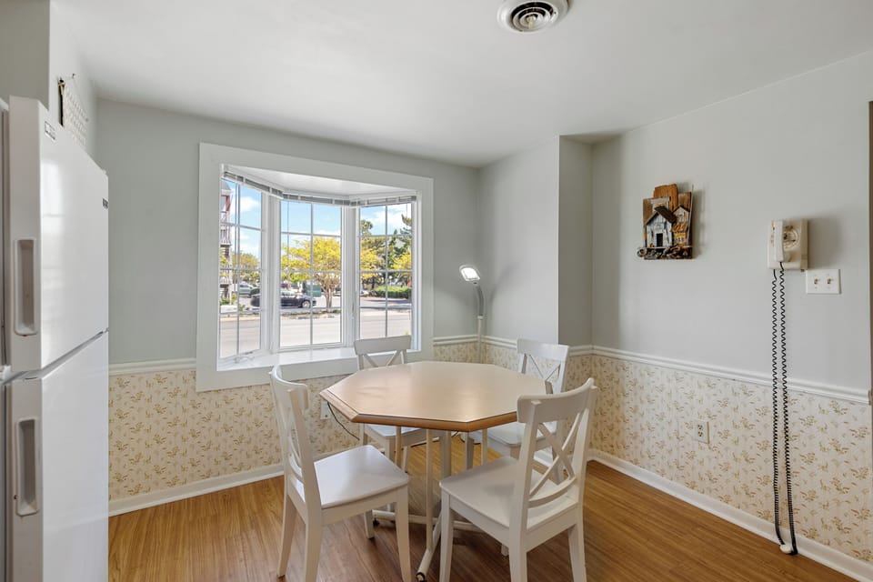 The dine-in kitchen table is perfect for a quick bite before hitting the Beach for the day