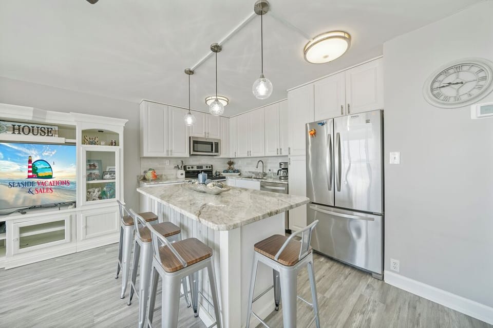 Grab a quick bite to eat at the Breakfast Bar!