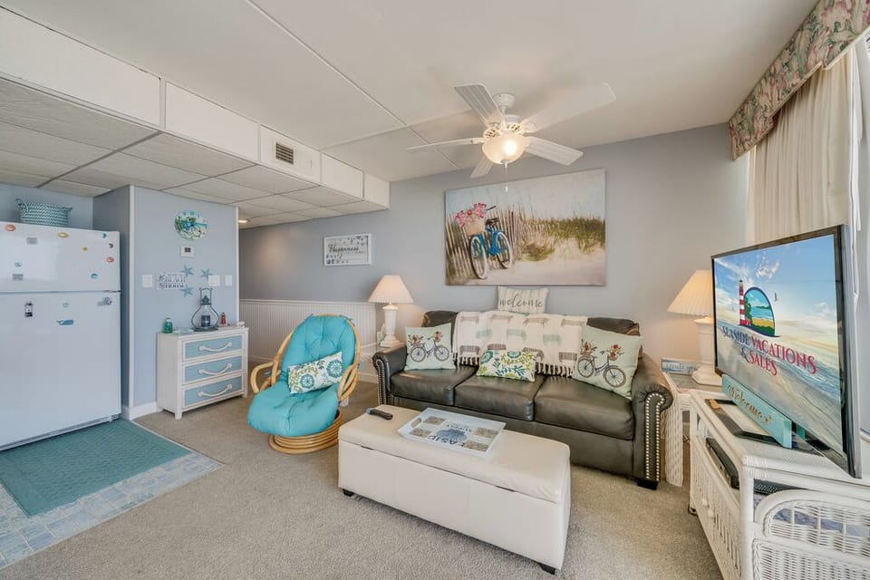 Beautiful Natural lighting is found throughout this entire space!