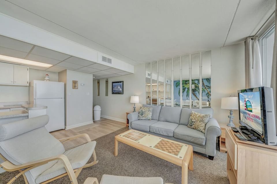 Relax with the Family and enjoy the AC and the Flat Screen TV!