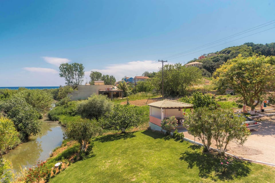 Green Outdoor Surroundings – Quiet garden area with lots of natural light.