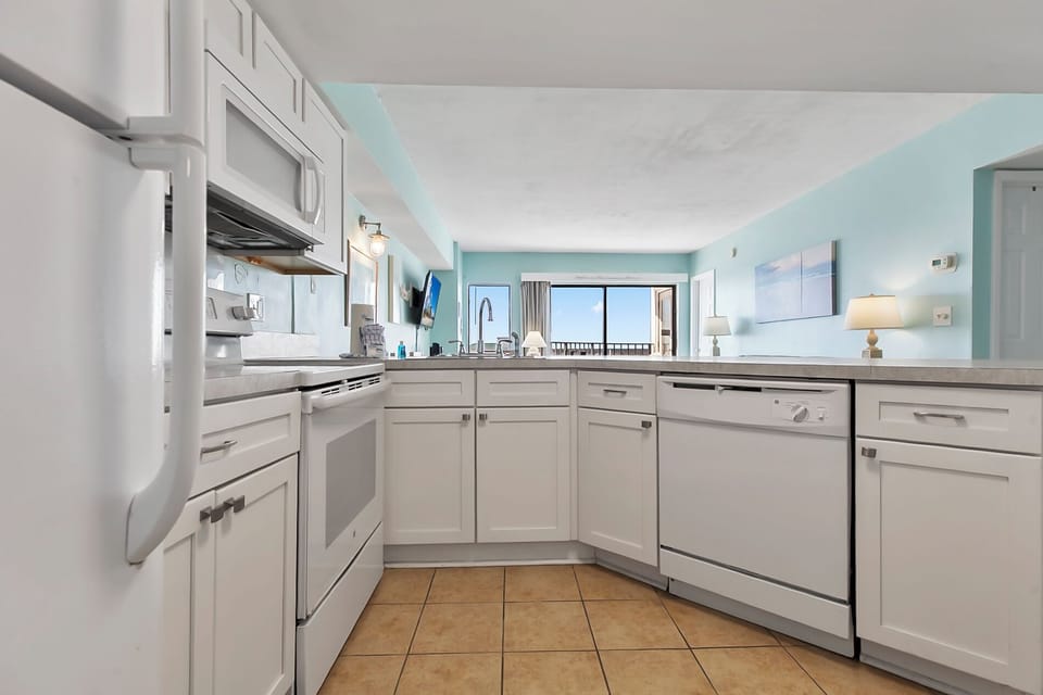 Spacious kitchen with dishwasher included
