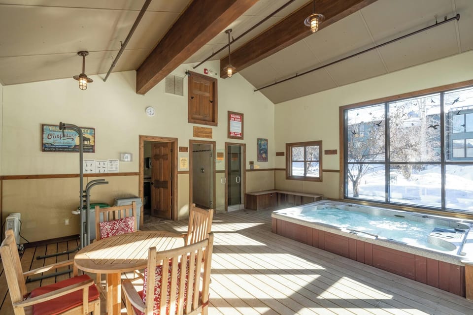 Hot Tub - Common hot tub