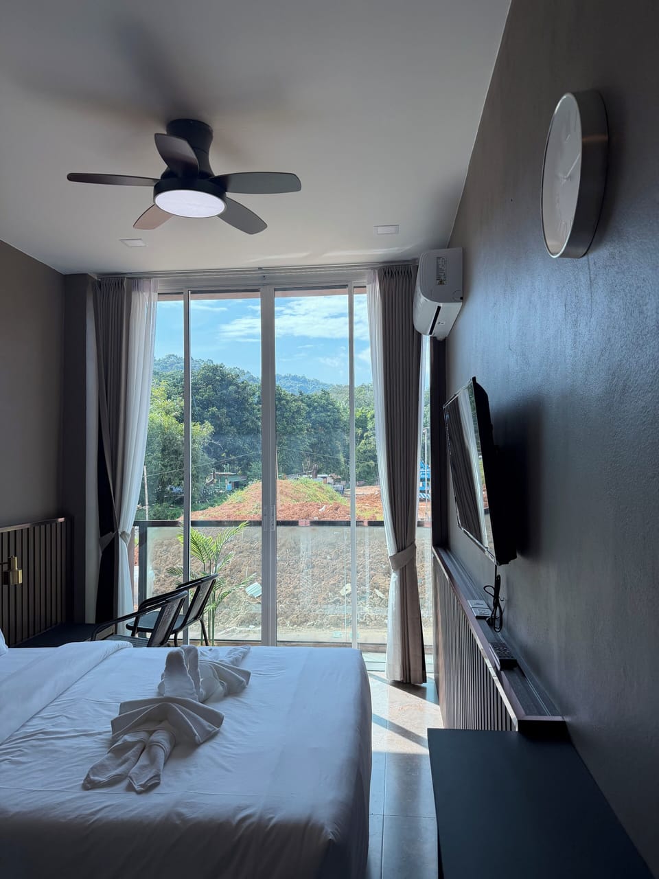 Deluxe Single Room, Balcony, Mountain View | Free WiFi