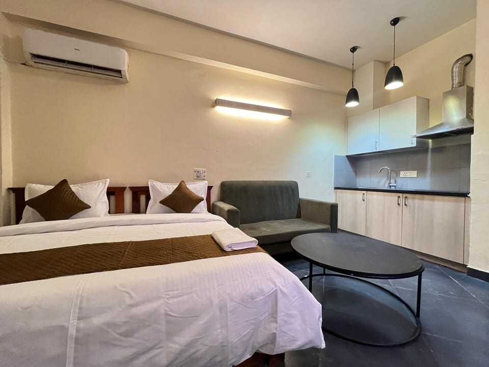 Deluxe Studio with Free Wifi & Smart TV | Egyptian cotton sheets, premium bedding, down comforters