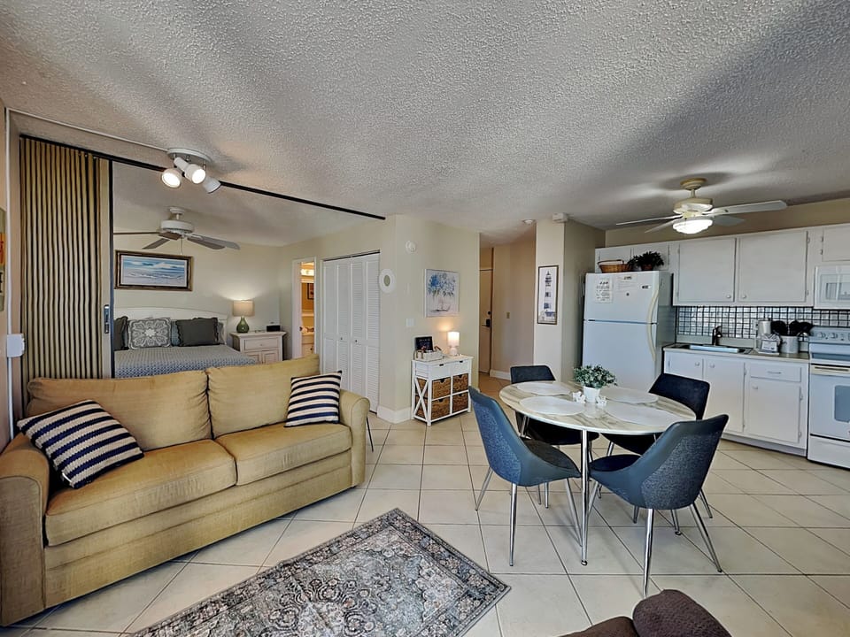 Spacious and Welcoming Layout - Queen Sofa Sleeper