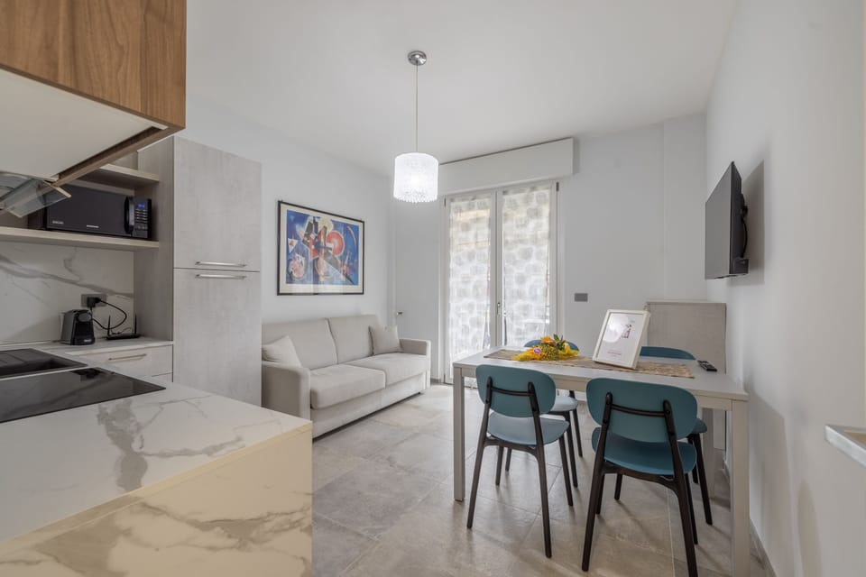 Apartment, 2 Bedrooms, Pets Allowed, City View | Living area | 30-inch TV with satellite channels