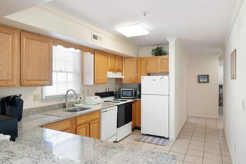 Easy flow between cooking, dining, and lounging