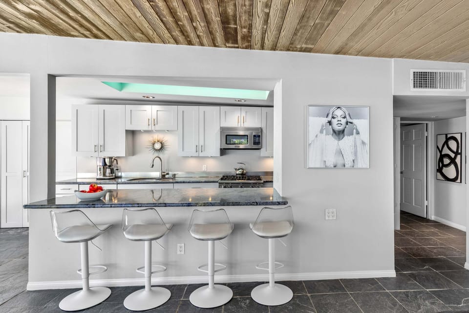 Breakfast bar for 4