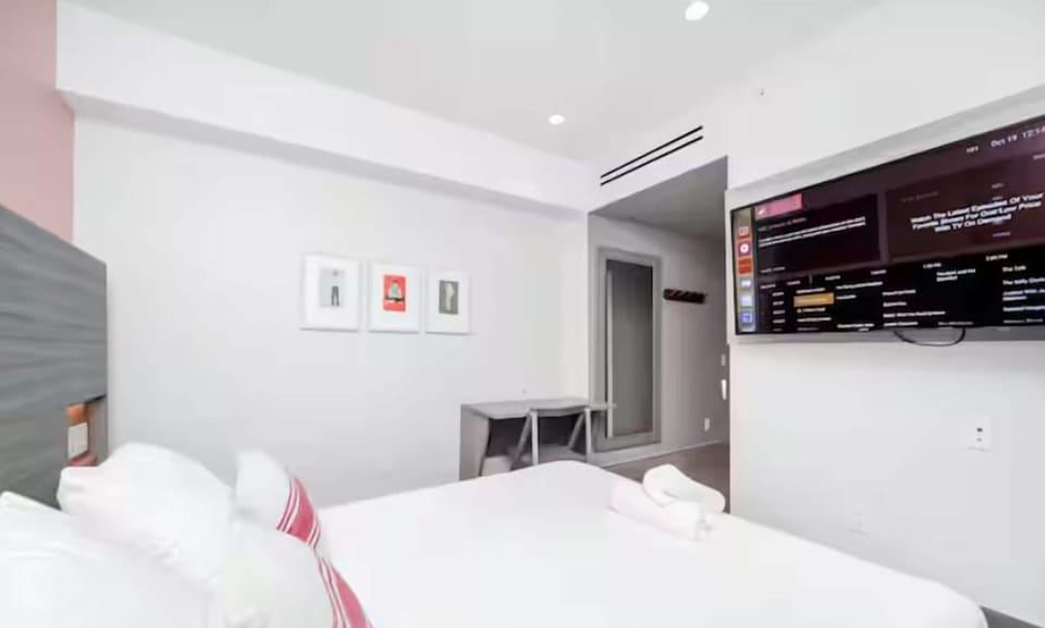 Basic Suite, 1 Queen Bed, Accessible Bathtub (Self check-in) | Pillowtop beds, in-room safe, desk, laptop workspace