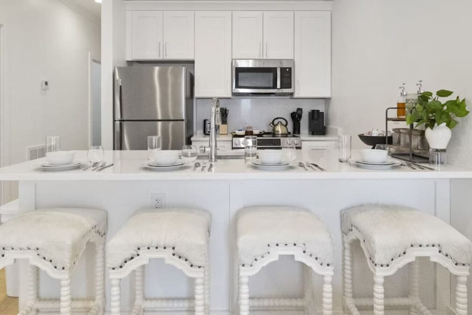 Kitchen with dining space — Easy flow for everyday use