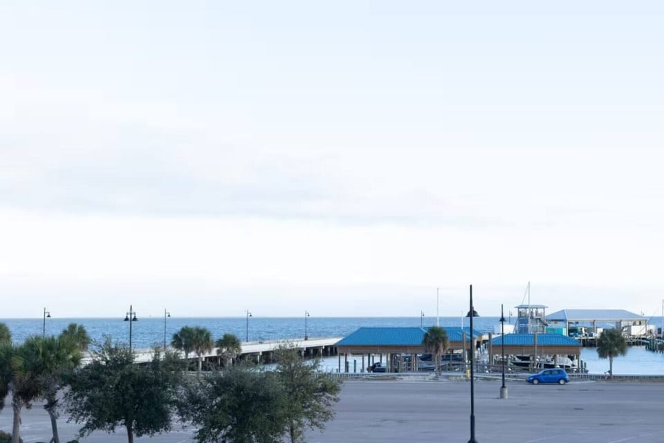 Coastal beach views — Relax with ocean breezes