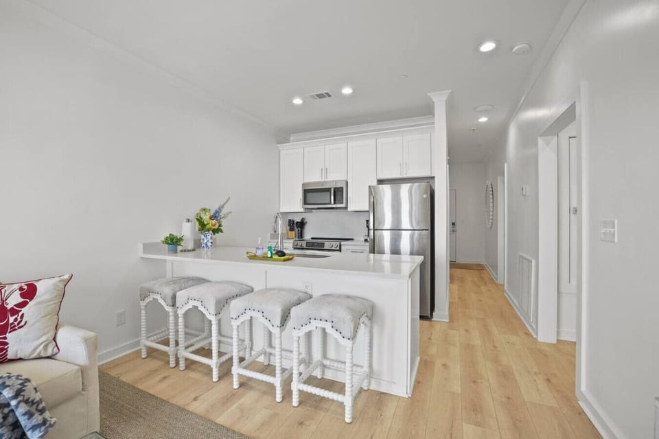 Functional kitchen layout — Easy to use and well organized