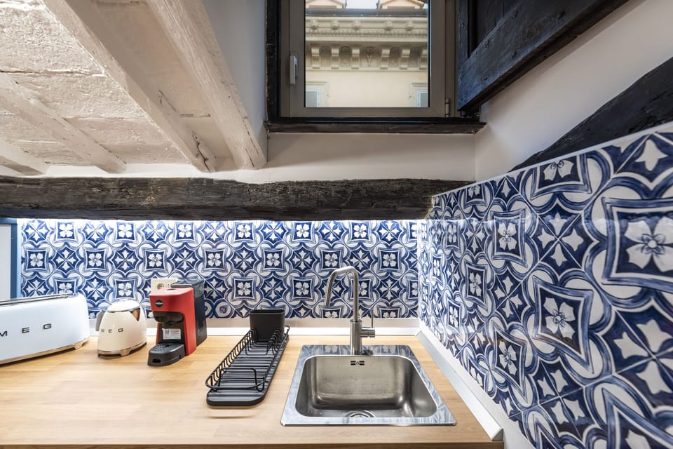Luxury Penthouse, City View | Private kitchen | Full-size fridge, microwave, stovetop, dishwasher