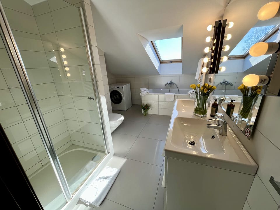 Suite | Bathroom | Shower, bathrobes, slippers, towels