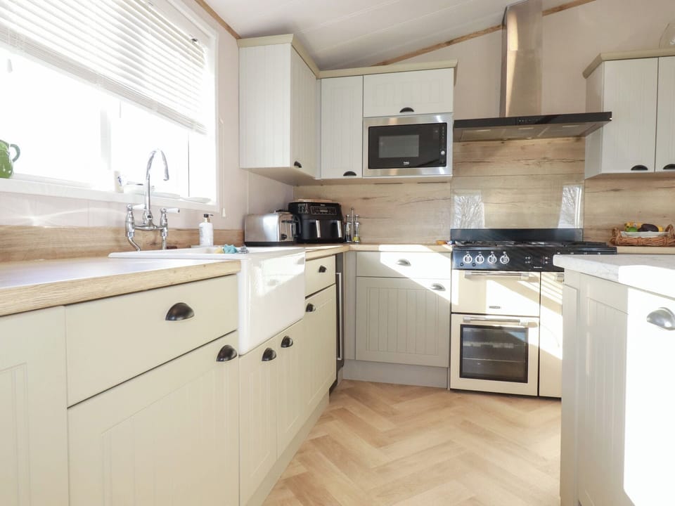 Dishwasher, cookware/dishes/utensils