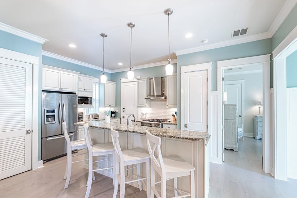 Kitchen with Breakfast Bar