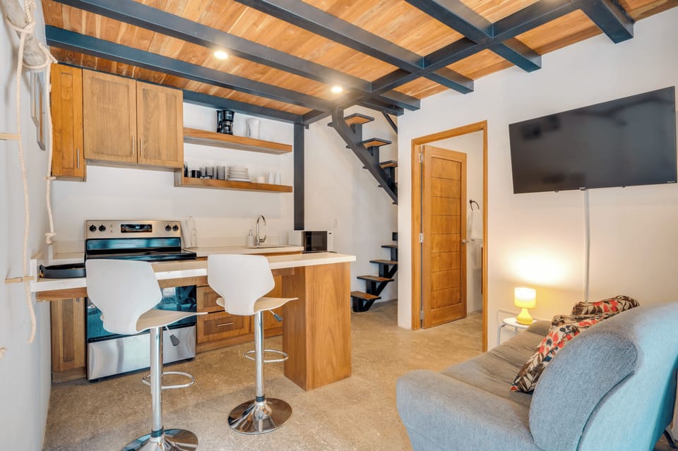  Open plan living and kitchen — bar seating, Smart TV, full kitchen