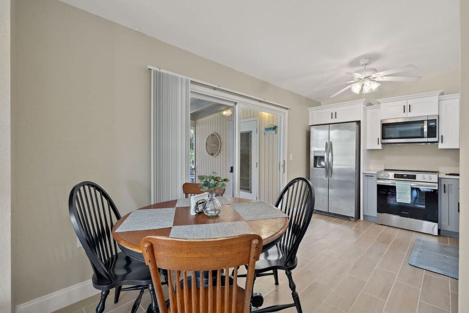 Dining table for up to 4 people with easy access and flow to the kitchen and screened in lanai.