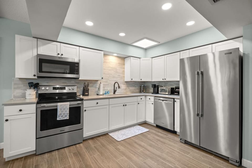 Modern & Fully Equipped Kitchen.
