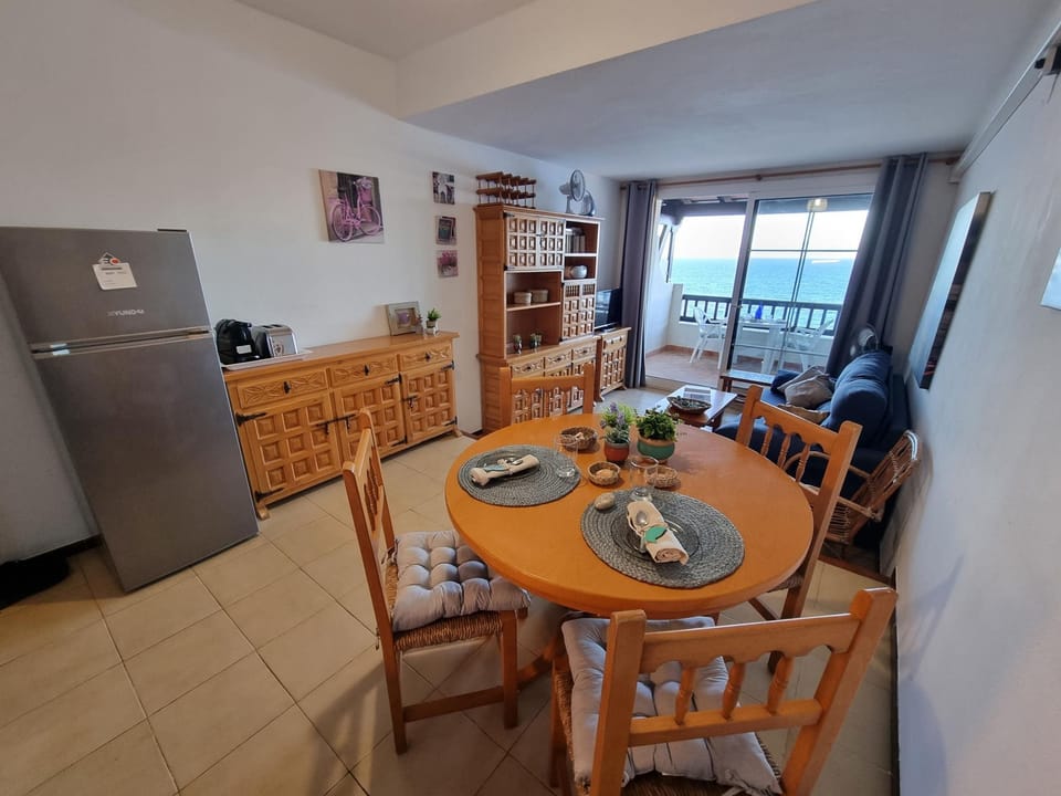 Charming 1-bedroom apartment with large terrace and communal pool, 50m from the beach Apartment in L'Escala