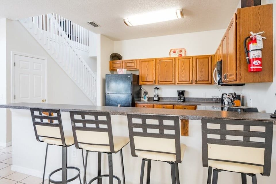 Kitchen 2.jpg