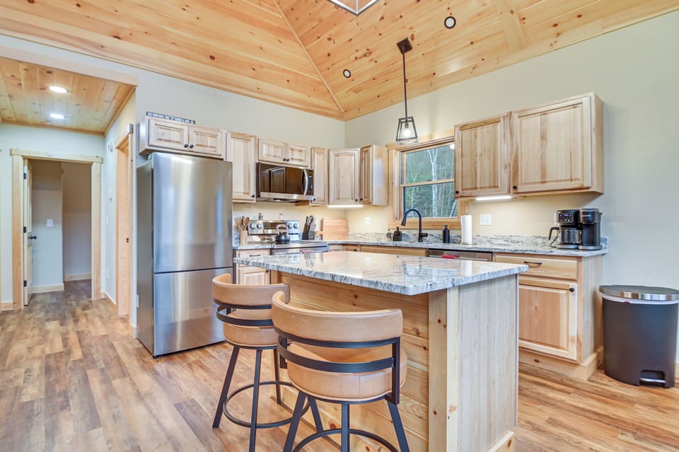 Kitchen | Blender | Toaster | 1st Floor