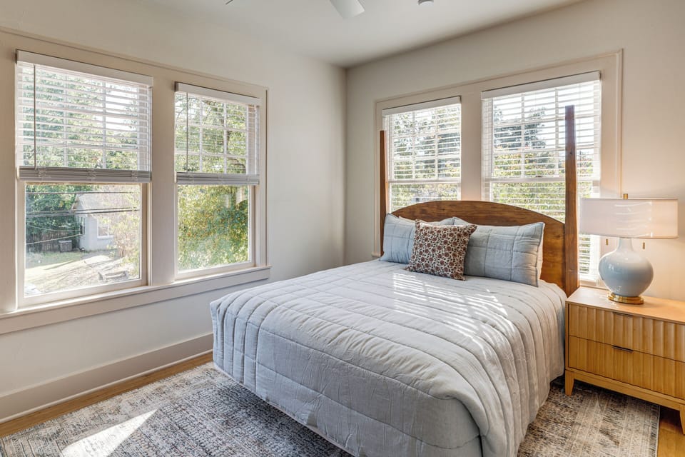 Bedroom 2 | Queen Bed