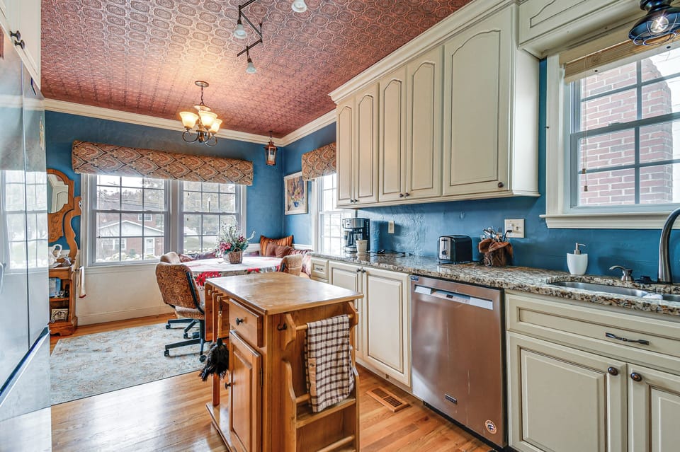 Kitchen | Coffee Maker | 1st Floor