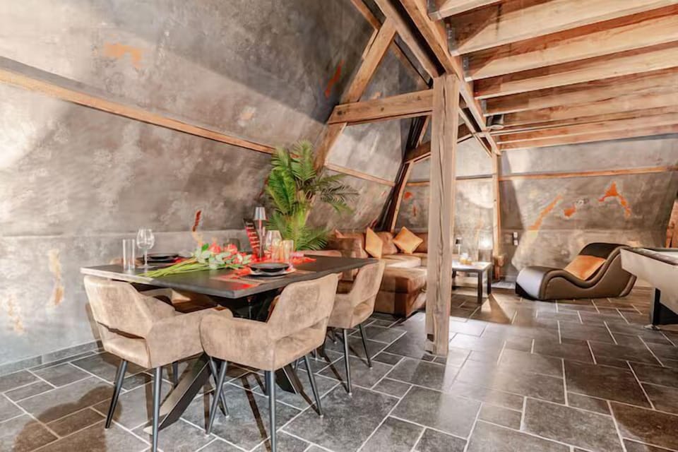 Luxury Suite | Living area | TV