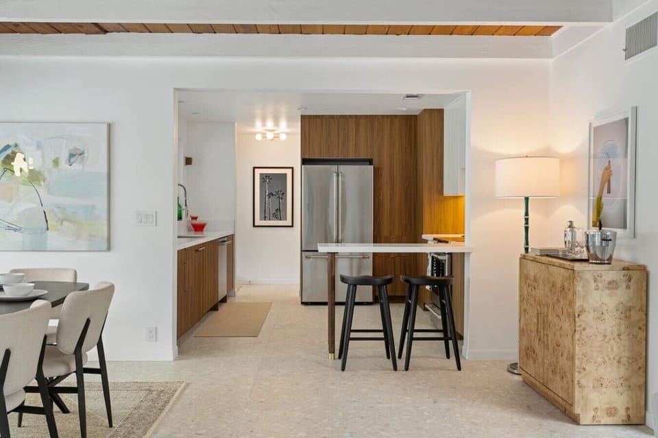 Stylish Fully-Equipped Kitchen Features Breakfast Counter