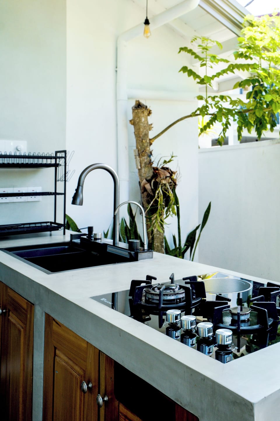 Outdoor kitchen with 3 gas stove and 1 induction stove, sink and drawers 