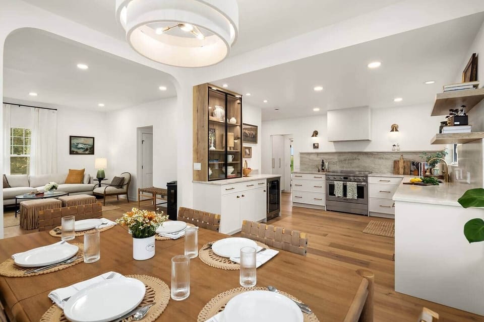 Fully updated kitchen/dining/living room