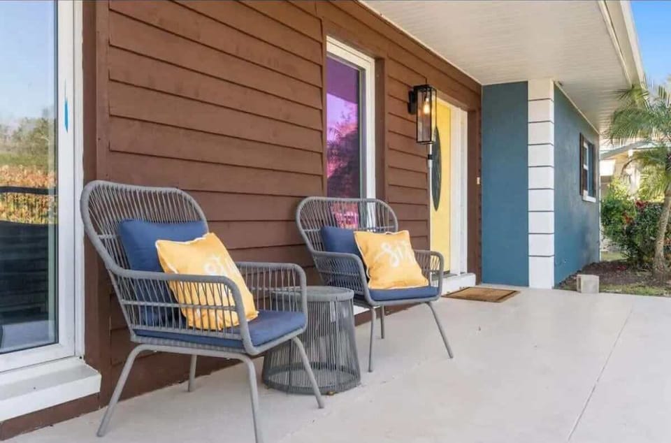 Front Porch Hangout!
