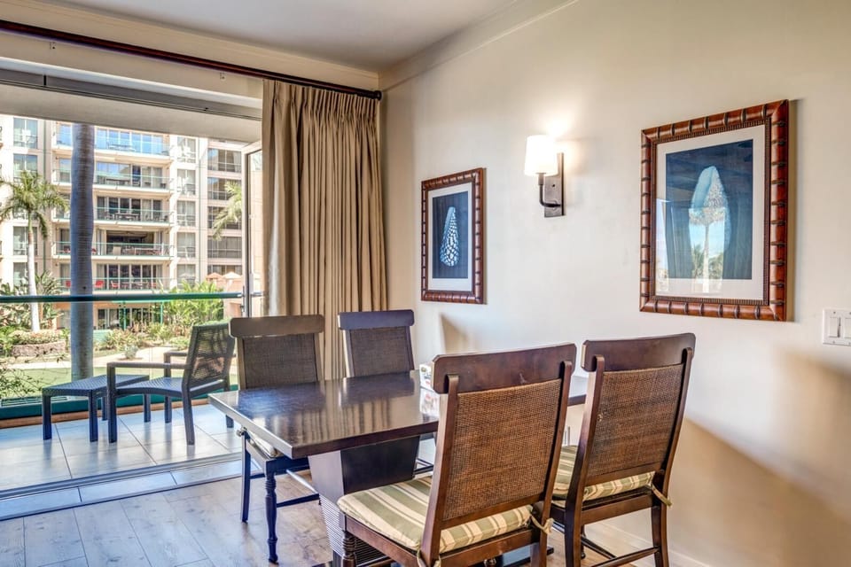     Enjoy intimate island dining with serene views and warm natural light HKH-211