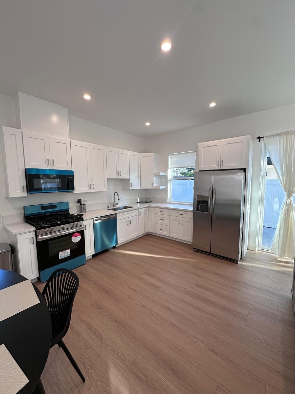 Spacious kitchen for your everyday cooking needs with a stainless appliances