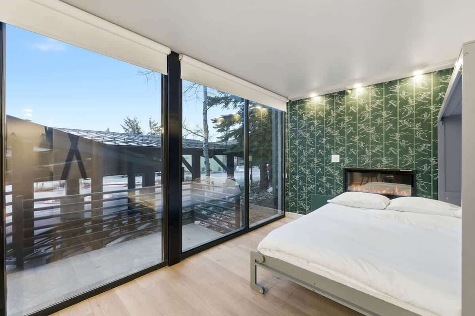 2nd Bedroom with Full Murphy Bed