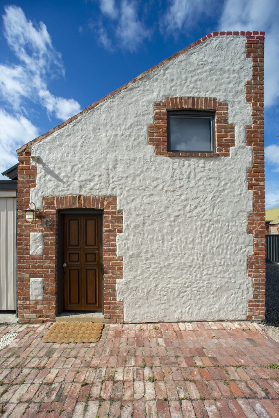 Arrive to a serene, whitewashed stone cottage nestled in a quiet lane. A warm welcome to your Goolwa getaway.