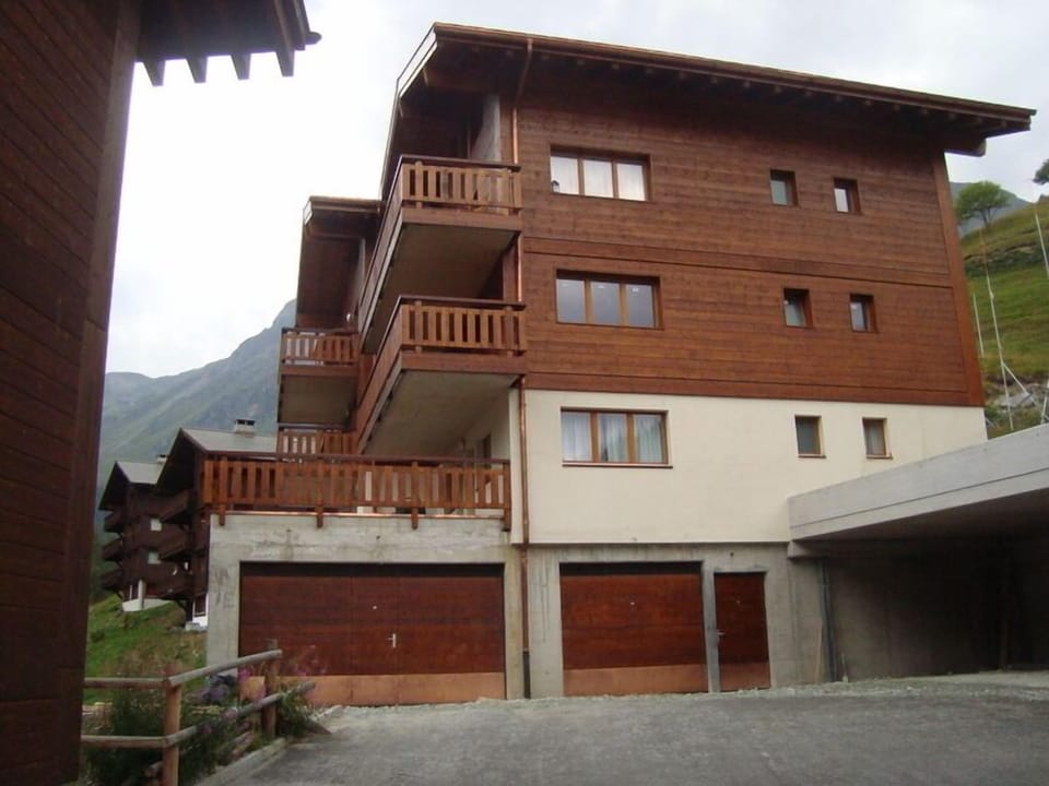 Entry garage