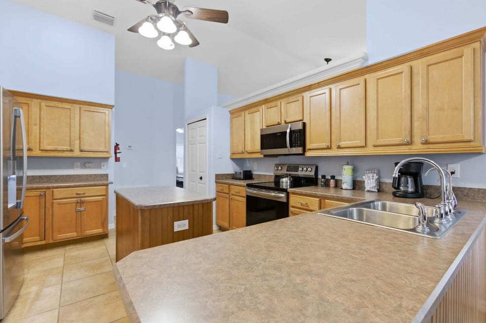 Fully equipped kitchen with plenty of counter space to prepare your favorite meals