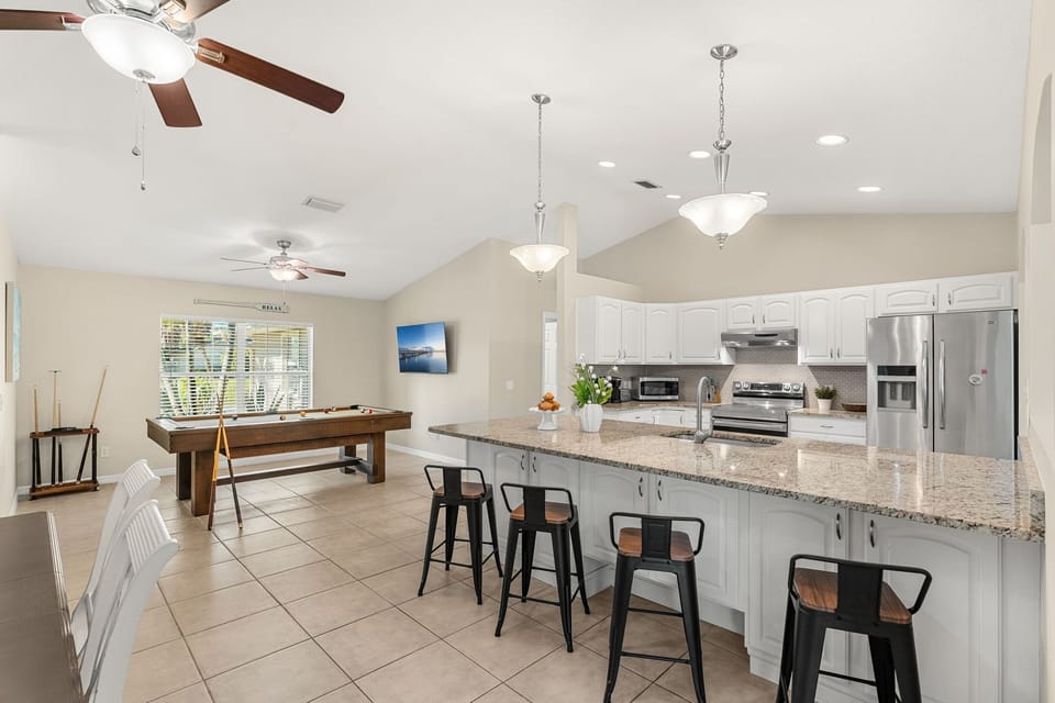 Plenty of counter space in the kitchen to prepare your favorite meals!